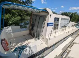 Séjour unique sur bateau au calme du Lot, 8 pers., tout confort, kit d'accueil et nettoyage inclus - API-1-46-15
