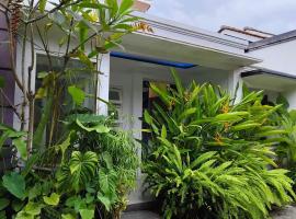 TUTUP Permanen, hotel in Muntilan