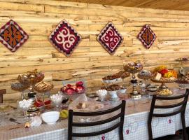 Nazgul huest house 0559-552807, hotel in Kyzyloy