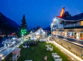 The Highland Park - A Truly River side Resort, ski resort in Manāli