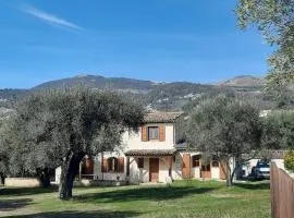 06CB Pretty country house for 8