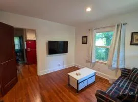 Plaid Pad - Stylish Retreat 12 min to Airport & Downtown