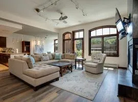 Sprawling Condo - Central Downtown - Summer AC