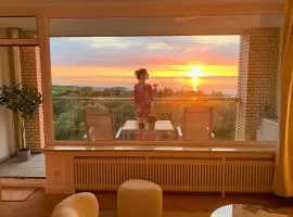 Panoramameerblicksuite direkt am Strand, Garage Wlan, Aufzug, Smarttv,Bettwäsche,Handtücher, Netflix uvm