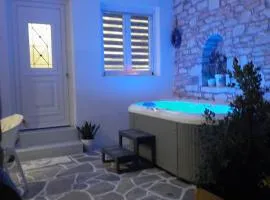 Flora Suite in Naoussa Paros