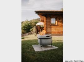 Das Paradieschen Edlitz - stilvolles Blockhaus mit Kamin, отель в городе Edlitz