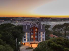 Sensacional Flat Serra Class - vista do Pôr do Sol, hotel v destinaci Canela