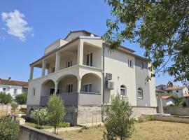 Apartments MARCONS, hotell sihtkohas Vodnjan