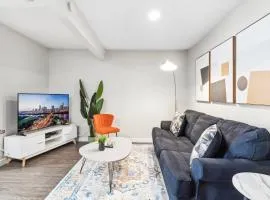Economy King Bed Suites w Pool, Next to Downtown