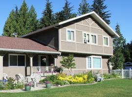 Viesnīca ar autostāvvietu Alpenrose Revelstoke Bed & Breakfast pilsētā Revelstouka