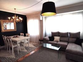 Qu&eacute;date en casa Titi