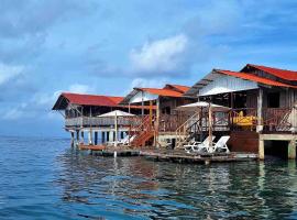 Cabañas sobre el mar en San Blas Narasgandub., hôtel à Nusatupo