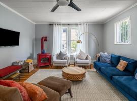 128 Spruce Street home, hotel di Minersville