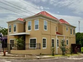 Luxury 4 Bedroom And 3 Bath Riverside Area Home Private Spacious