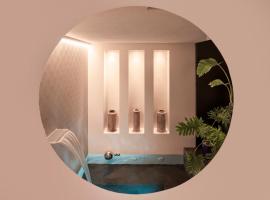 Palazzo Biancofiore, suites & rooftop Ostuni, hotel v destinaci Ostuni