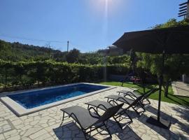 Apartment Dawn- cozy apartment with private pool near Omiš, hotel a Gata