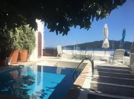 Castle81homes Yellow-Sarı , Sea View House
