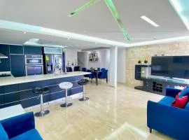 Hermosa lujosa y moderna casa boté de 4 habitaciones con piscina