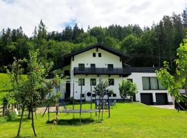 Ferienwohnung Kapar, hotel v destinaci Pfarrwerfen