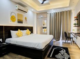 The Empire Studioz Hotel Golf Course Road Studio with Kitchen & Balcony One Horizon Center Paras Hospital Cyber City, hotel in Gurgaon