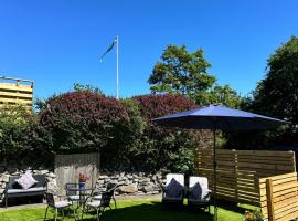 Rymlig lägenhet i Stenungsund, hotel v destinaci Stenungsund