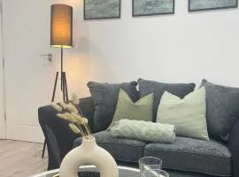 Private two bedroom deluxe apartment Leicester with large garden and free parking