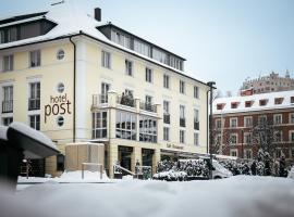 HOTEL POST alpine cityflair、ブルーニコのホテル