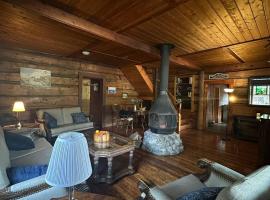 Rustic Beaverfoot Lodge Room N6, hotel v destinaci Parson