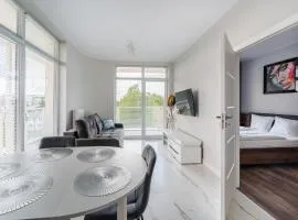 Apartament Messa White II z Basenem Letnim by HolidaySun