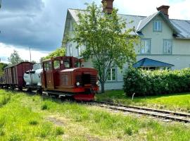 Sjönära Villa Lilla Emma, Jädraås, nära Kungsberget, hotel v destinaci Jädraås