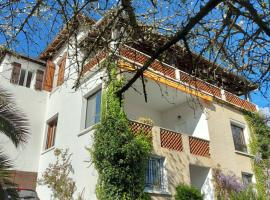 La Tuilerie, hotel v destinaci Barcelonne-du-Gers