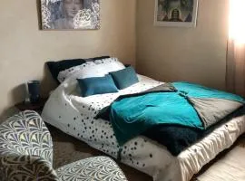 Chambre double avec salle de bain privé