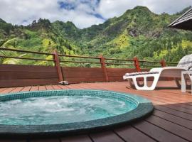 Villa de luxe LEGEND RESORT MOOREA vue mer et montagne - piscine - terrain de tennis - salle de sport - 3 chambres, hotel v destinaci Moorea