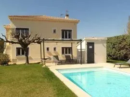 Villa de charme à Taillades avec piscine privée