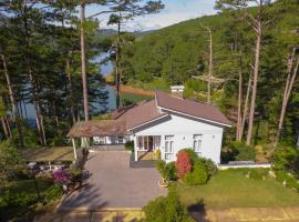 The Dream Villa Best Lake View, hotel in Ấp Xuân An
