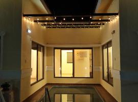 Thai Stays Villa, hotel v destinaci Shenwa