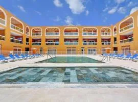La Concha Beach Apartments with pool for kids!