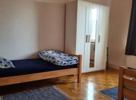 Charmante Monteurwohnung, ξενοδοχείο σε Geislingen an der Steige