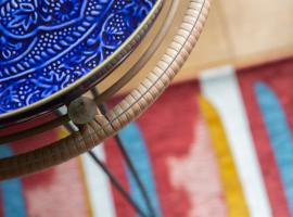 Charmante petite maison de pays à 200 m du Golfe, hotel in Sarzeau