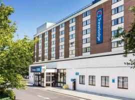 Travelodge Gatwick Airport Central, hotel di Hookwood