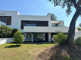 Luxury Golf Villa in Camiral Resort Area near Girona, hótel í Girona