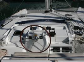 Chardonnay, boat in Trogir