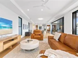 Deluxe 4-Bed Home with Pool & Fire Pit