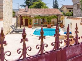 Rustic Villa Diana with pool near Rovinj, hotel di Burići