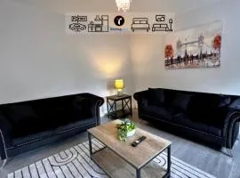 Spacious 4 Bedroom By Tara Stays Short Lets & Serviced Accommodation Aldershot With Free WiFi & Garden