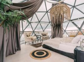 KUUL STAY at private island، فندق في Võiküla