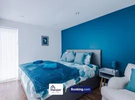 Lux Stay at Buckley 4BR Sleeps-10 7 Beds