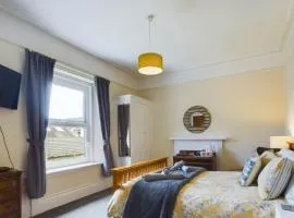 Peaceful garden view double with ensuite in house opposite beach, with access to private garden and bike store