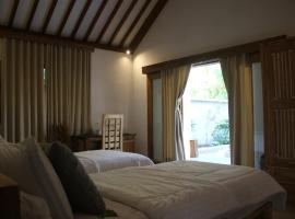 Oemau Bungalow, accommodation in Nembrala