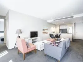 Kingston Foreshore Island - Waterfront luxury - Hosted by Canstay